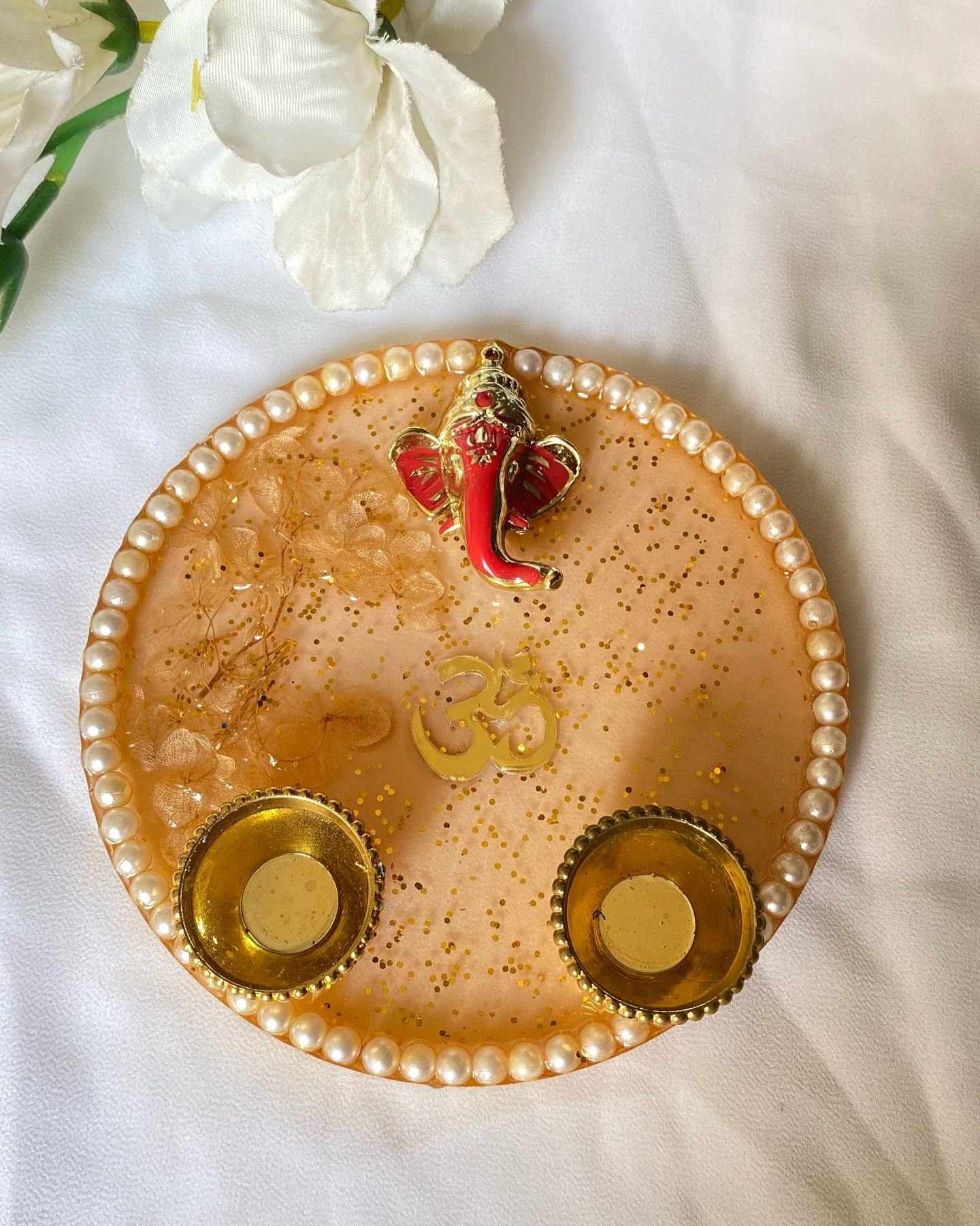 Close view of the pearl rim