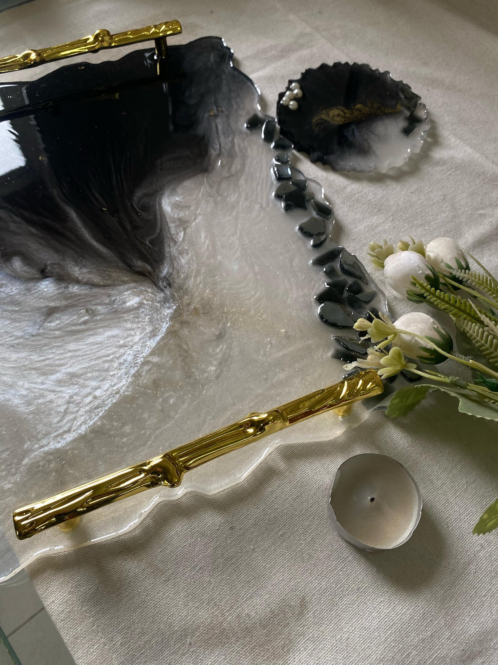 The same tray from above, showing the movement in the resin